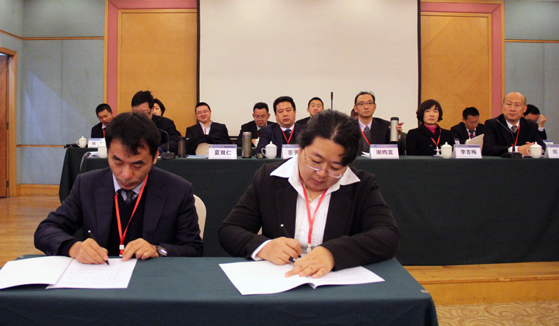 1518166316691434.jpg 签订协议.JPG