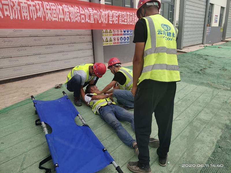 1592971443778898.jpg 济南项目高坠演练救治受伤人员.jpg
