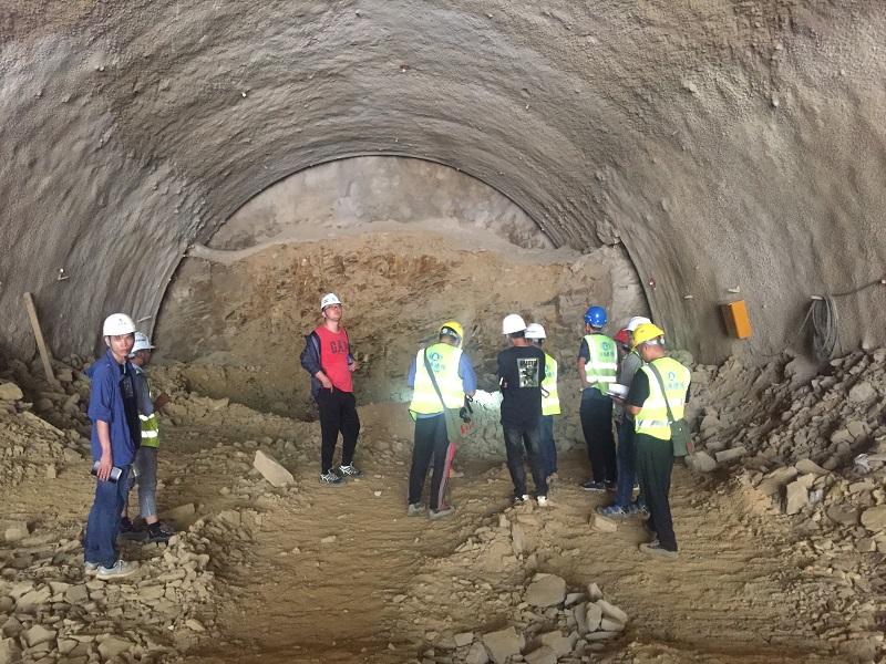 1595584465140474.jpg 隧道施工现场.JPG