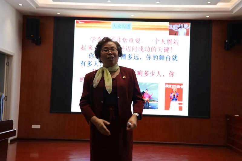 1602293789424514.jpg 老师3.jpg