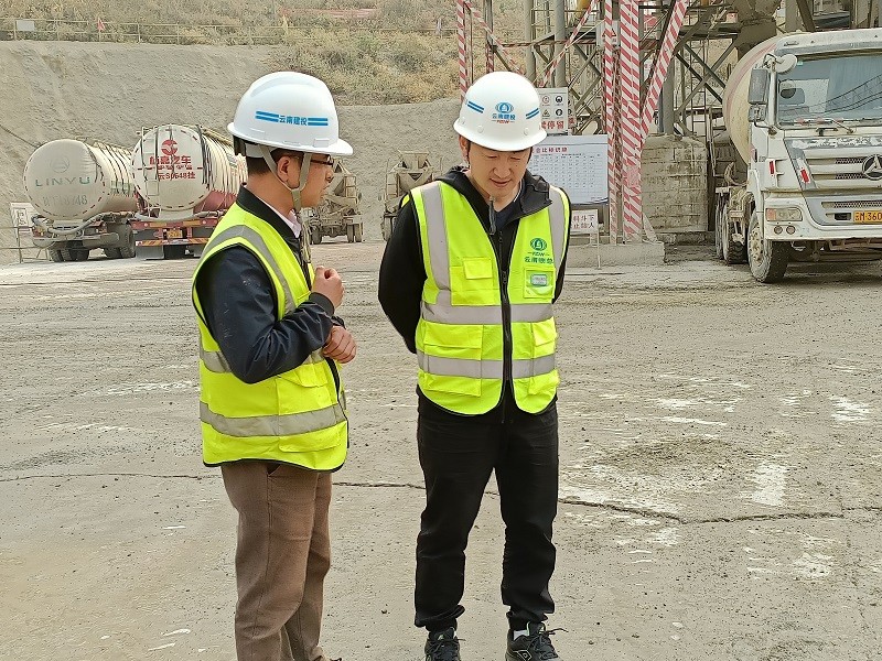 1617330283733785.jpg 听取项目部负责人汇报.jpg