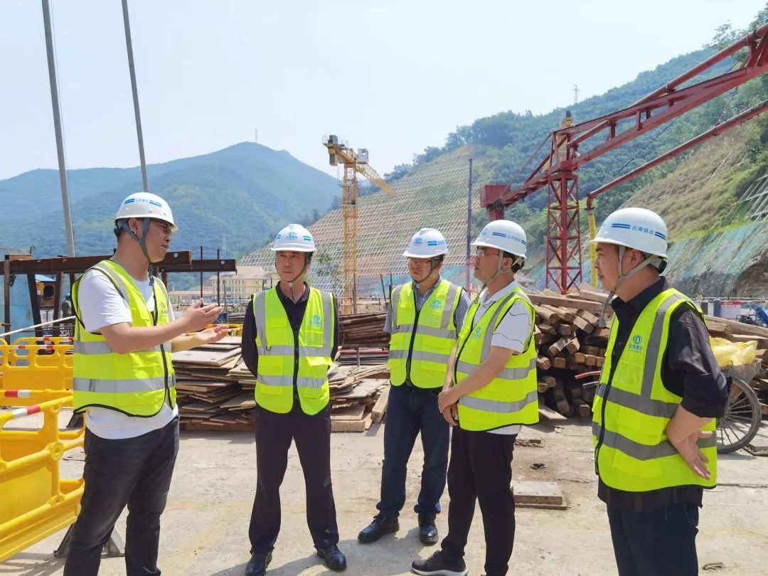 1651107524954004.jpg 2022-4-26-金光祥带队到景洪神秘谷澜沧江特大桥项目开展安全生产检查.jpg