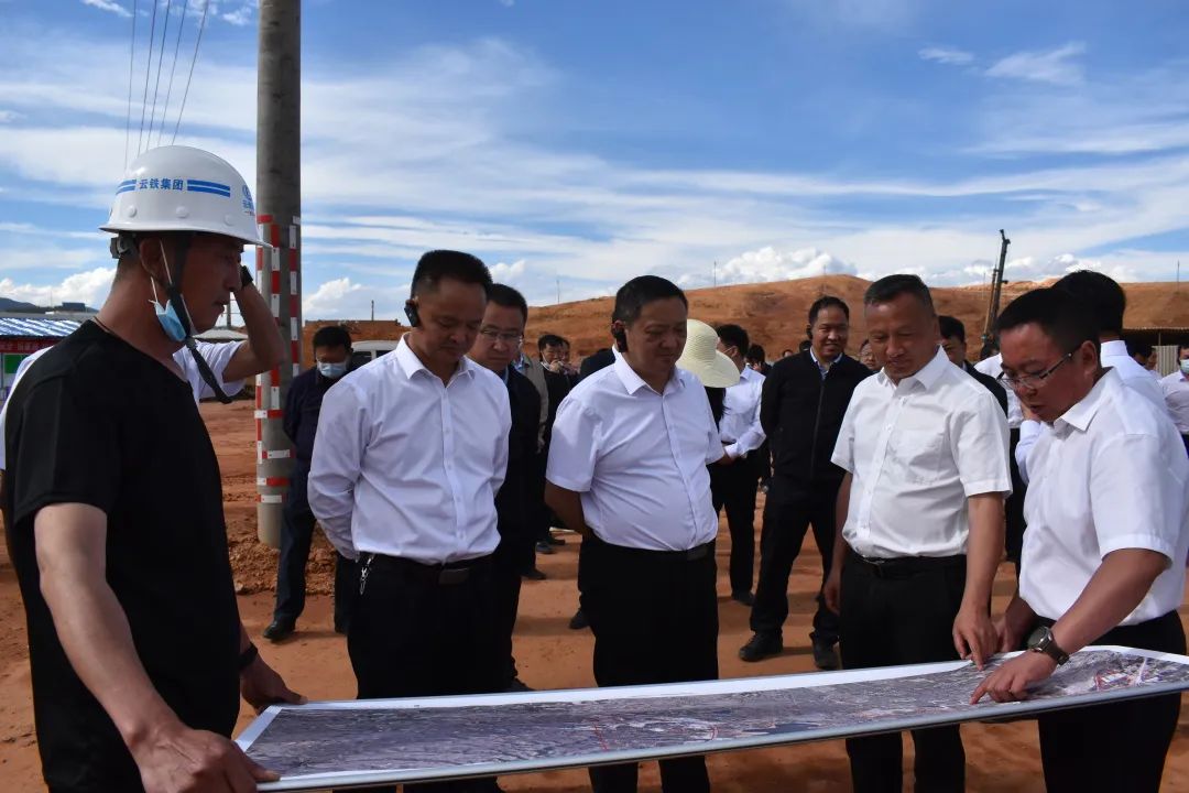1652666451937800.jpg 2022-05-11-杨国宗到祥云财富铁路专用线项目调研.jpg