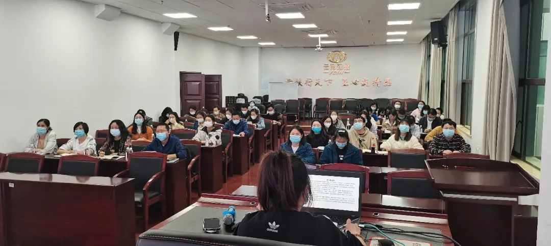 1653526885310090.jpg 2022-05-25-公司财务部开展财务内部培训.jpg