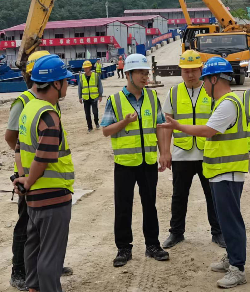 1662035603388419.png 李光正到那兴项目检查指导.png