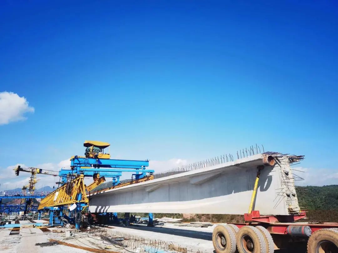 1665195912593685.jpg 2022-10-01-永大项目羊蹄江大桥引桥T梁顺利架设完成!1.jpg