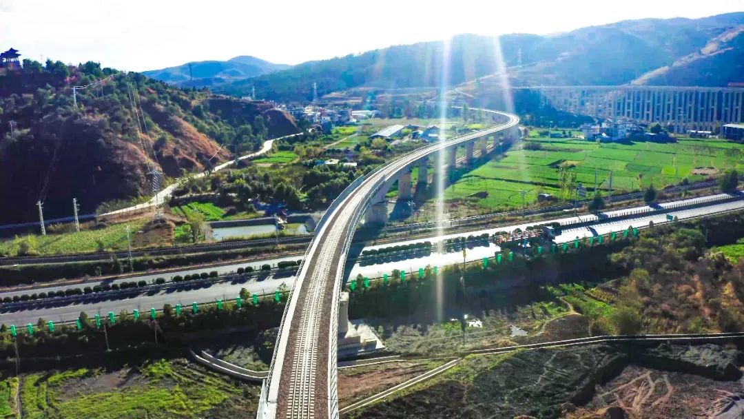 1672712443865512.jpg 2022-12-29-云南省最大铁路专用线——祥云财富铁路专用线开通运营5.jpg