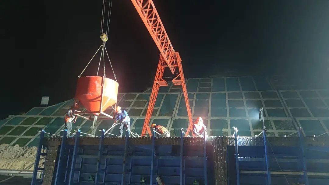 1678066688879542.jpg 2023-3-2-那兴项目首片40米T梁顺利浇筑 金光祥到现场指导.jpg