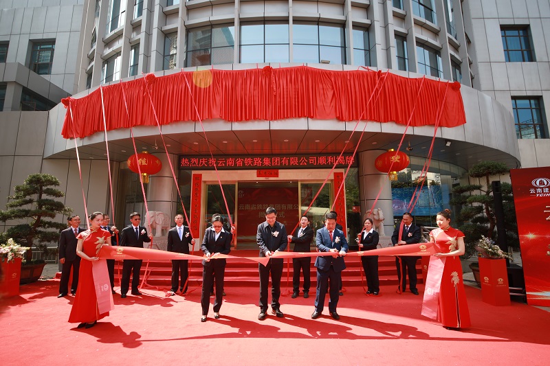 领导剪彩 - 副本.JPG