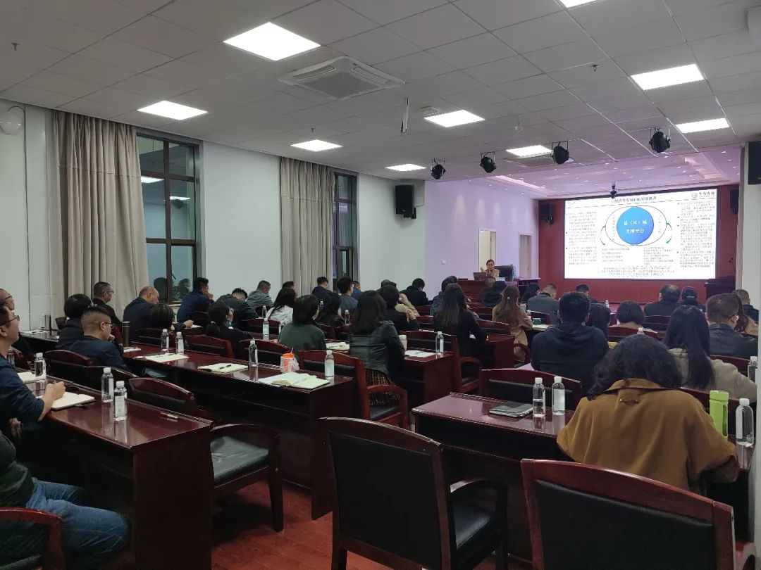 2022-11-2-公司开展政府投资项目投融资相关政策解析与投融资模式的运用专题培训.jpg